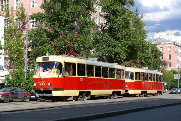 У Києві тимчасово закрилися три трамвайні маршрути (схеми)