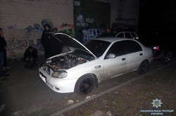 На Теремках вночі поліція затримала крадія з чужим акумулятором