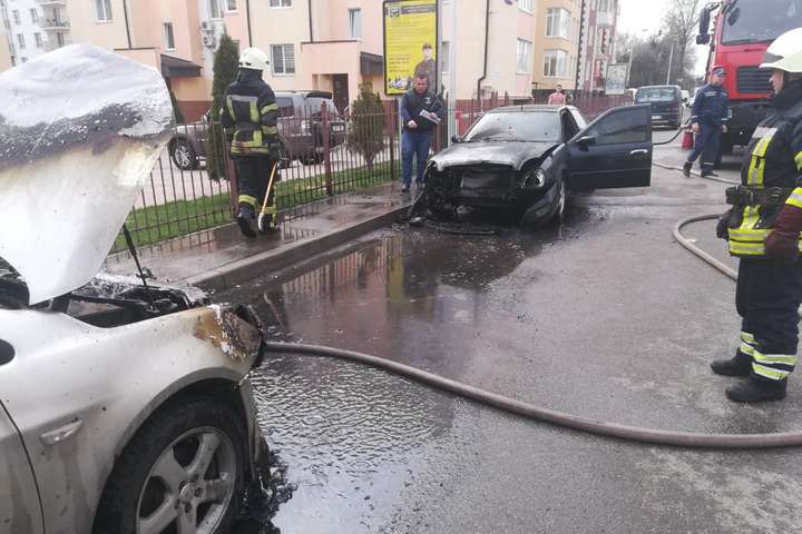 У Вишневому згоріли два автомобілі