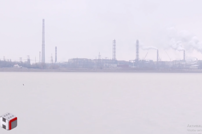 ЗМІ: Кримський завод Фірташа труїть Херсонщину і не сплачує еко-податок 
