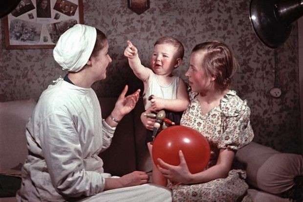 Як пропаганда в СРСР зображувала щасливе життя радянських людей. Ретрофото 1950-х років