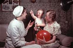 Як пропаганда в СРСР зображувала щасливе життя радянських людей. Ретрофото 1950-х років