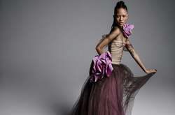 Вдохновил Вермеер: Vera Wang представила роскошную коллекцию свадебных платьев