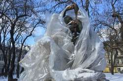 Відому одеську скульптуру, яка постраждала від рук вандалів, відправлять на реставрацію