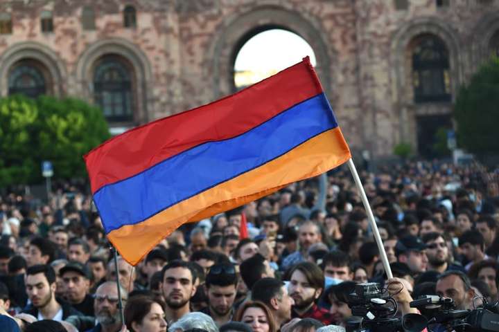  Путін поспішив привітати Саргсяна, проти якого протестували вірмени 