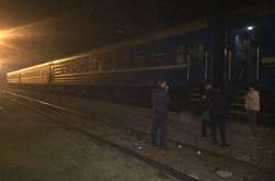 На Одещині 11-річна дівчина каталася на даху електрички. Дитина отримала опіки