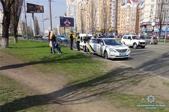 Пасажири київської маршрутки впіймали кишенькового крадія-іноземця