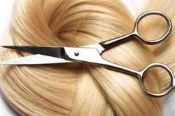 Крики и нервы: Поход в салон красоты довел пацанок до слез 