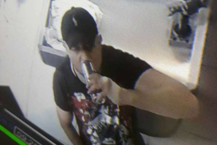 Чоловік відкрив стрілянину у супермаркеті: поліція розшукує злочинця (фото)