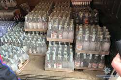  Вилучено 200 пляшок алкогольних напоїв, акцизні марки яких мали ознаки підробки 