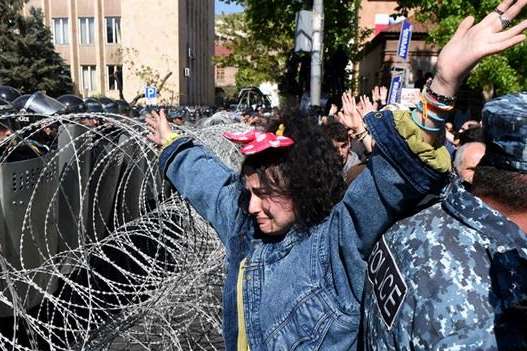 Оксамитова революція у Вірменії: поліція затримала 84 особи
