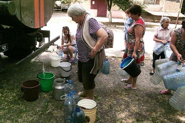 Мешканцям Авдіївки організують підвезення води через зупинку фільтрувальної станції 