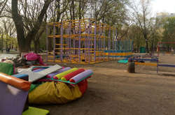 Старобазарний сквер знову в атракціонах і «наливайках»