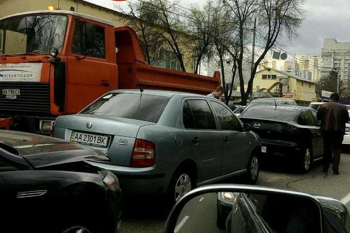 На проспекті Лобановського сталося одразу дві ДТП (фото)