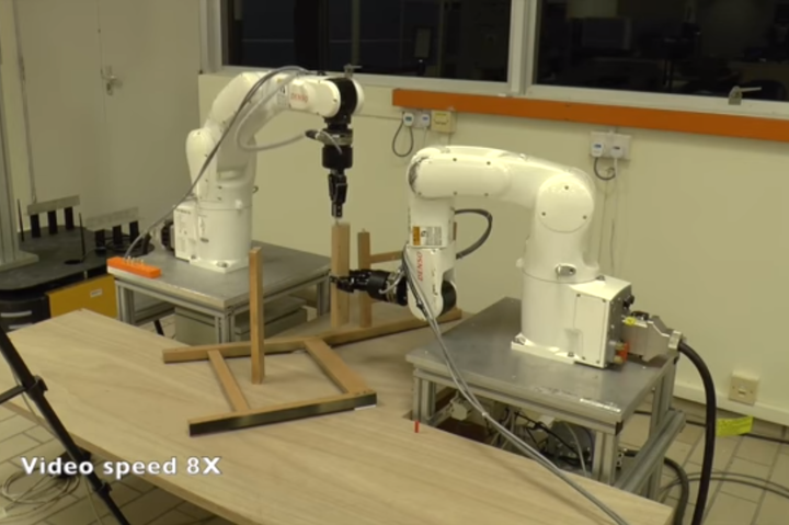 Сингапурские ученые научили роботов собирать мебель из IKEA
