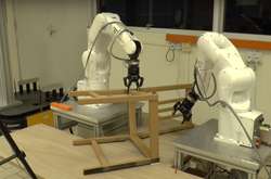 Роботы собирают стул