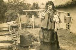 Як одягалися українські жінки 100 років тому. Добірка ретрофото