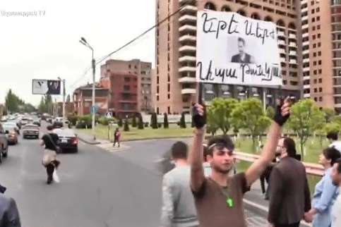 Протести у Єревані продовжуються, поліція затримує активістів