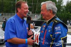 У перегонах NASCAR виступить 90-річний гонщик