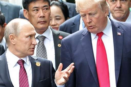 Кремль заперечує, що Путін говорив з Трампом про російських повій