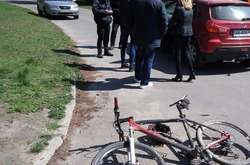 Автомобіль збив велосипедиста в парку
