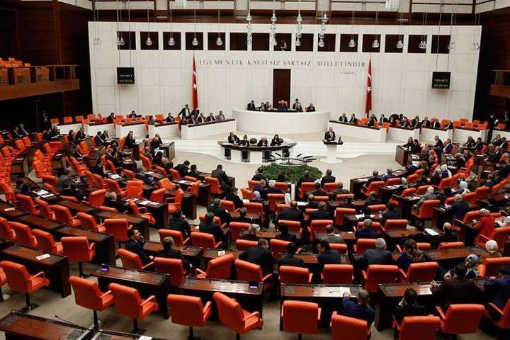 Парламент Туреччини підтримав дострокові вибори