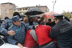 Акції протести у Єревані продовжується, незважаючи на масові затримання