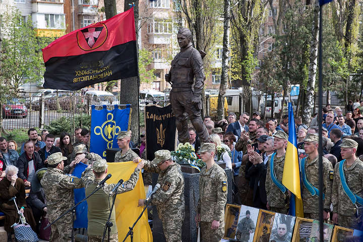 У столиці відкрили пам’ятник загиблому добровольцю Мирославу Мислі (фото)