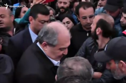 Президент Вірменії з протестувальниками