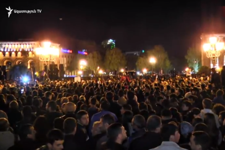 Протести у Вірменії зачепили регіони: селяни перекривають дороги