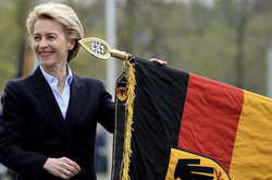 Міністр оборони Німеччини закликала до жорсткішого курсу щодо Росії