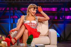 Оля Полякова призналась, что называет своих дочерей козочками и платит им деньги за съемки 