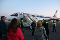 Embraer 175 авіакомпанії LOT в аеропорту Жуляни