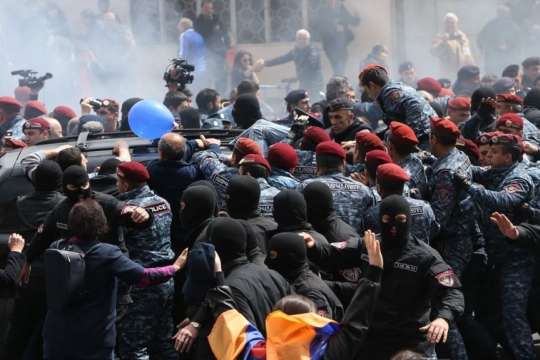 Протести у Єревані: кількість затриманих зросла до 277 людей