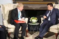  Глава МЗС України Павло Клімкін на зустрічі з міністром закордонних справ Британії Борисом Джонсоном 