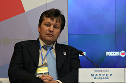 У Німеччині судять депутата, відомого поїздками в окупований Крим