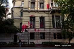  Посольство Франції у Афінах закидали червоною фарбою 