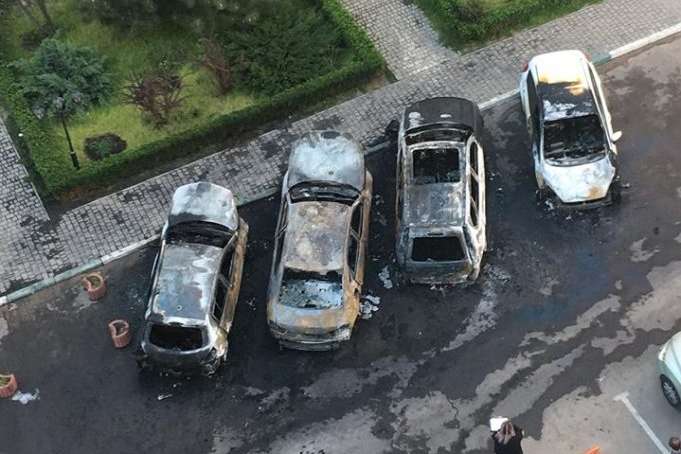Вночі в Одесі згоріли відразу чотири машини
