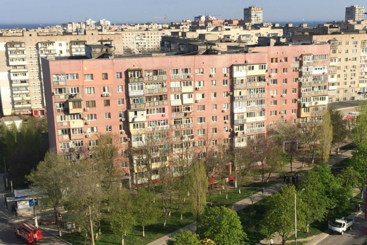 В Одеській області літня жінка випала з вікна багатоповерхівки