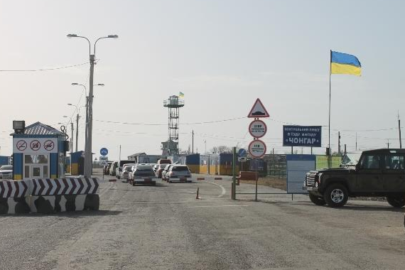 СБУ затримала українку, яка збирала в окупованому Криму підписи на підтримку Путіна 