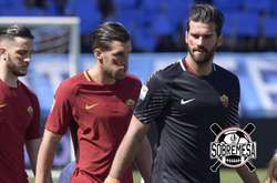 В Італії футболісти грали з червоною помадою на обличчі. Фотогалерея