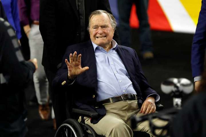 Екс-президента Джорджа Буша-старшого госпіталізували