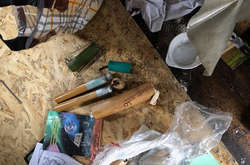  У протестувальників під Радою знайшли десять гранат. Фото з «Фейсбуку»  Зоряна Шкіряка  