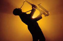 Проломили голову і відібрали гроші: у Києві побили музиканта