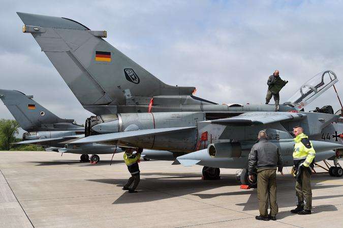 Німеччина почала приймати заявки на заміну бомбардувальників Tornado
