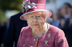 92-летняя королева Елизавета II оседлала лошадь