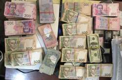 Столичні правоохоронці викрили міжрегіональний «конверт» з обігом у 300 млн грн