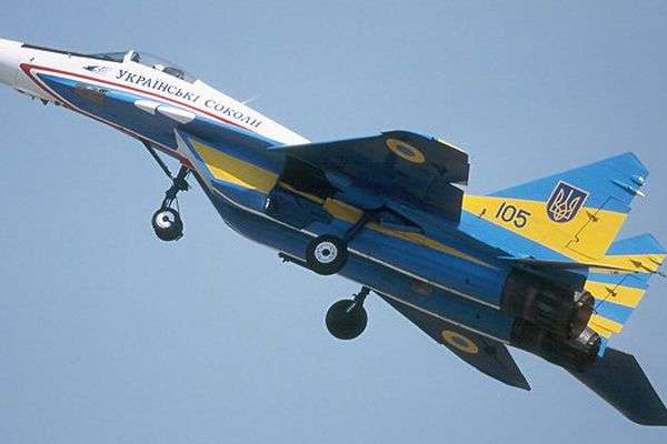Полторак почти вдвое повысил зарплаты украинским летчикам