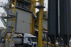 Завод розташовується у селищі Дергачі