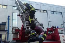 Ліквідація пожежі та евакуація відвідувачів: рятувальники перевірили ТРЦ на Оболоні